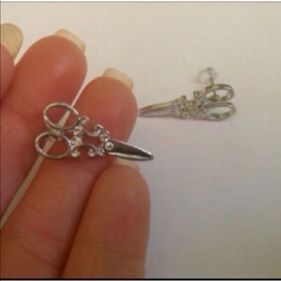 (G3) Hairstylist Earrings - Picture 2 of 4